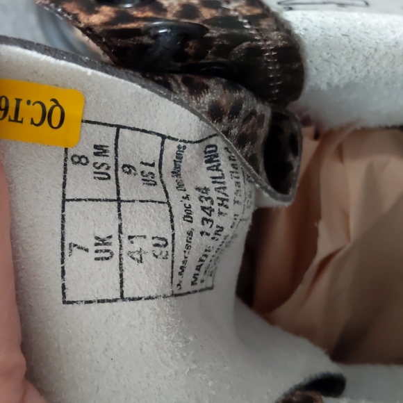 Dr. Martens leopard print lace up combat size 9 - Picture 6 of 8